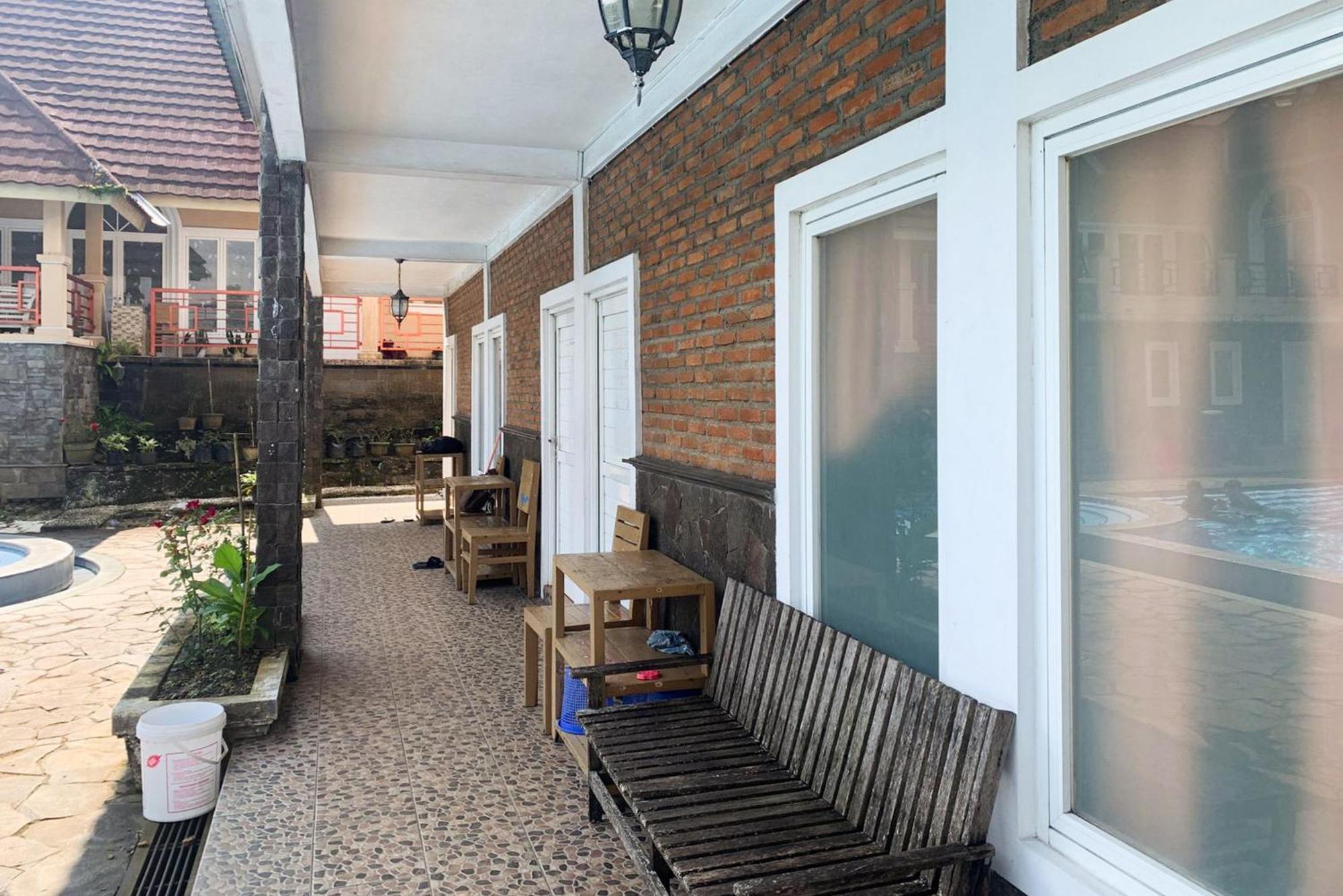 Urbanview Hotel Villa Q Gisting Bandjarnegeri Eksteriør bilde