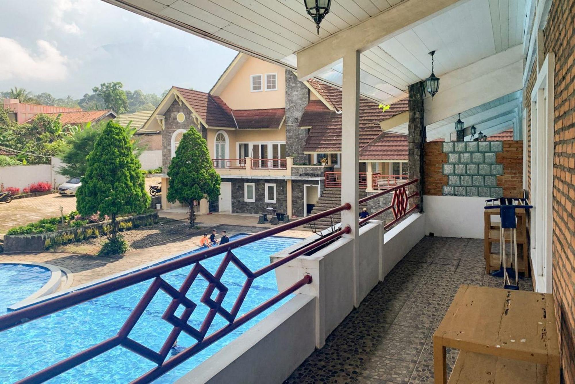 Urbanview Hotel Villa Q Gisting Bandjarnegeri Eksteriør bilde